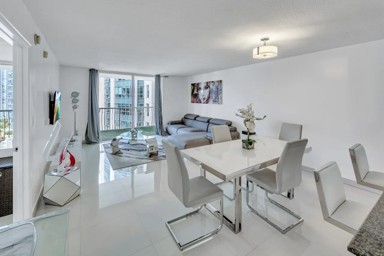 Stunning unit with amenities 20