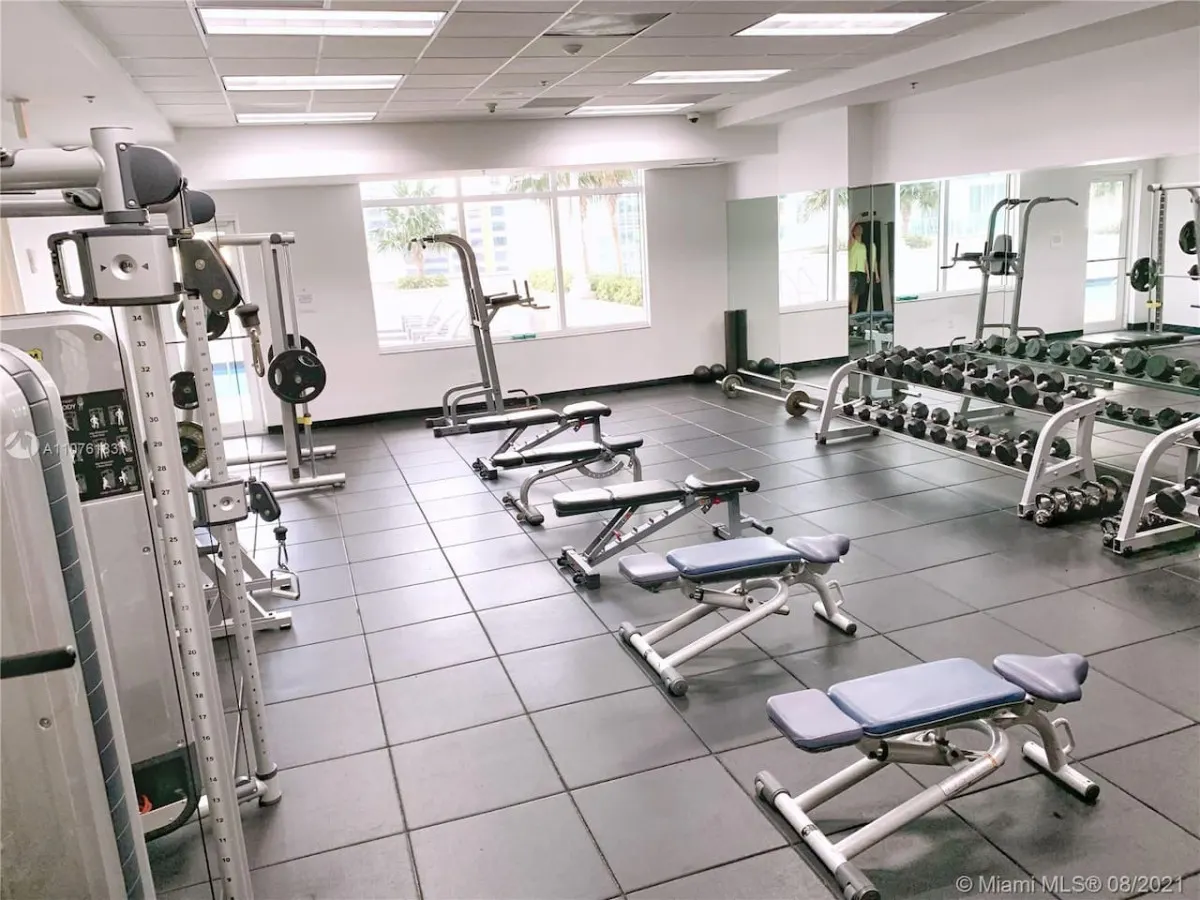 Stunning unit with amenities 4