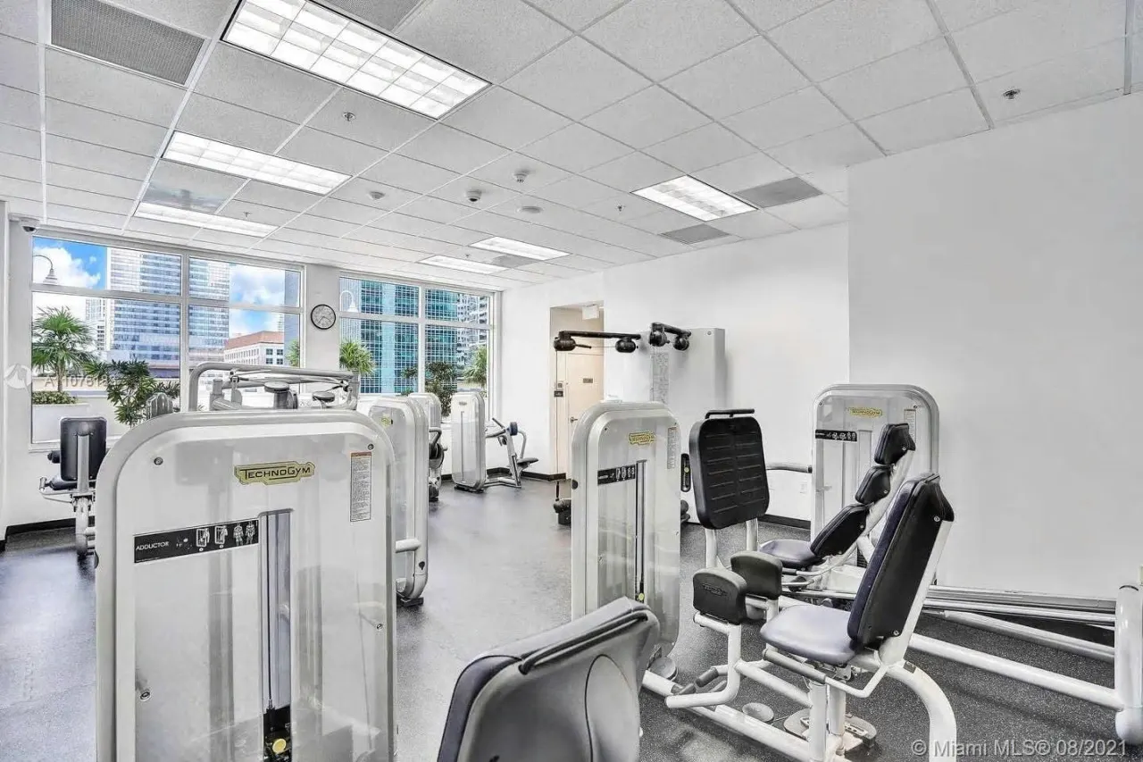 Stunning unit with amenities 6