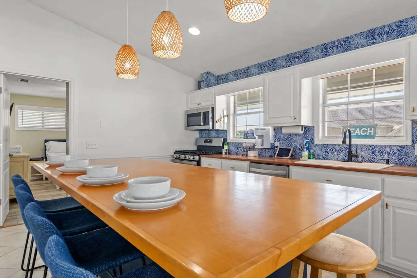 Sunnyside Up ~ Pool, Hot Tub & Golf Cart, Just 2 Blocks from Beach 13