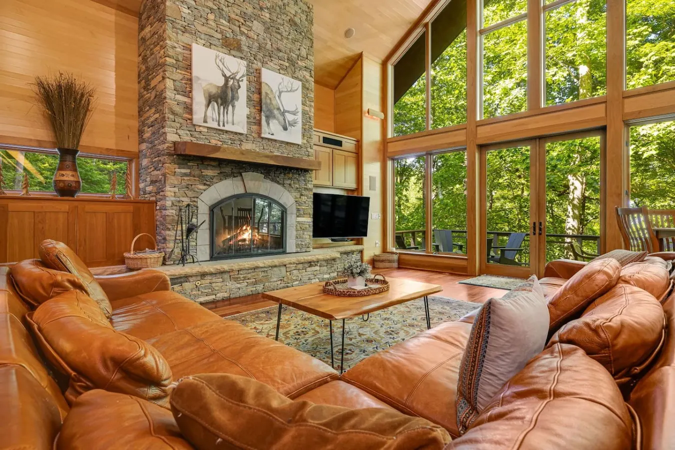 Boone Retreat Hot Tub, Putting Green & Game Room 2