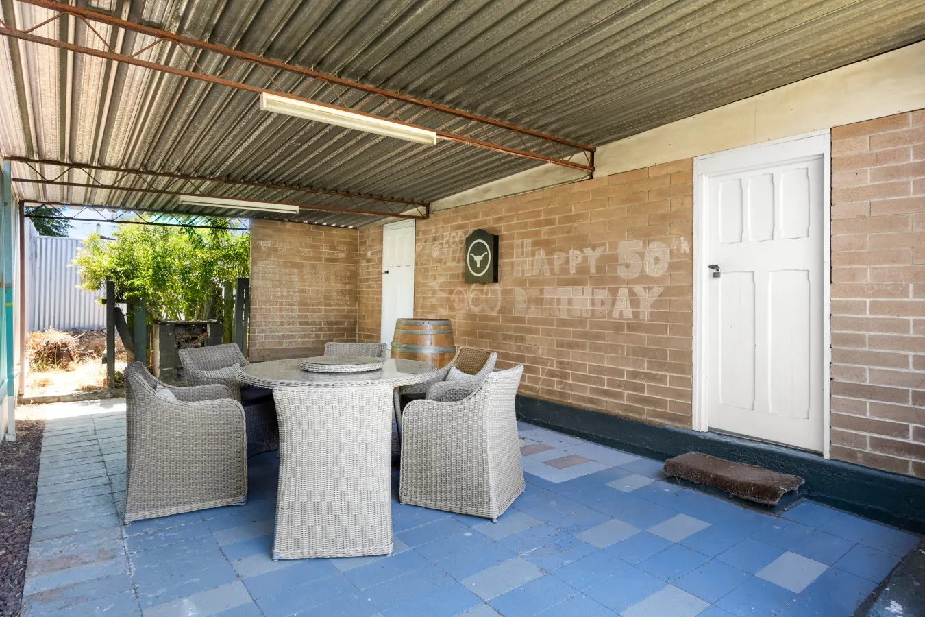 Hamptons Bungalow—Walk to Semaphore South Beach — photo 5
