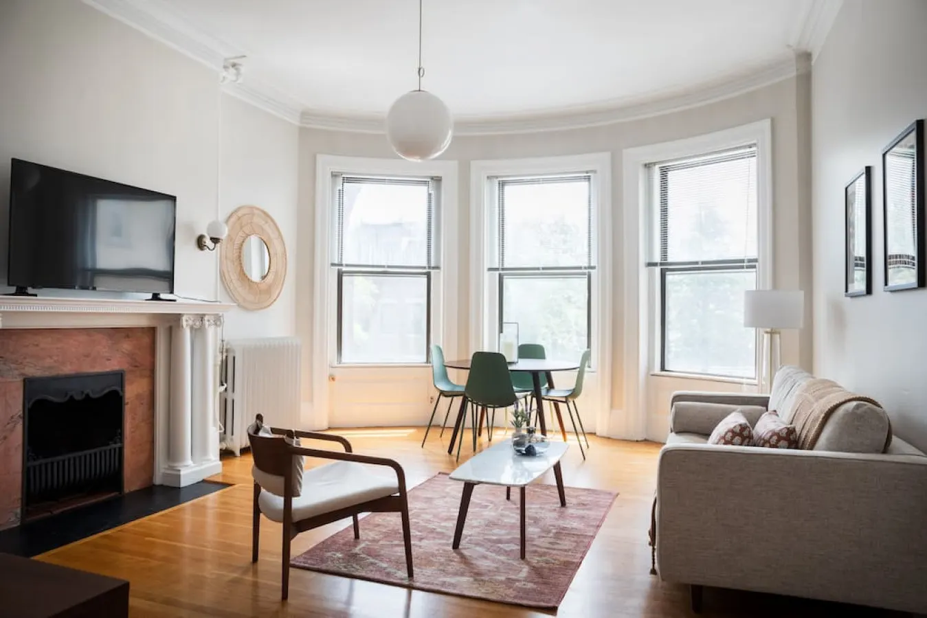 Stylish & Bright 1 BDR Close to Fenway Park! 1