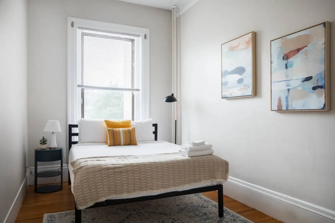 Stylish & Bright 1 BDR Close to Fenway Park! 3