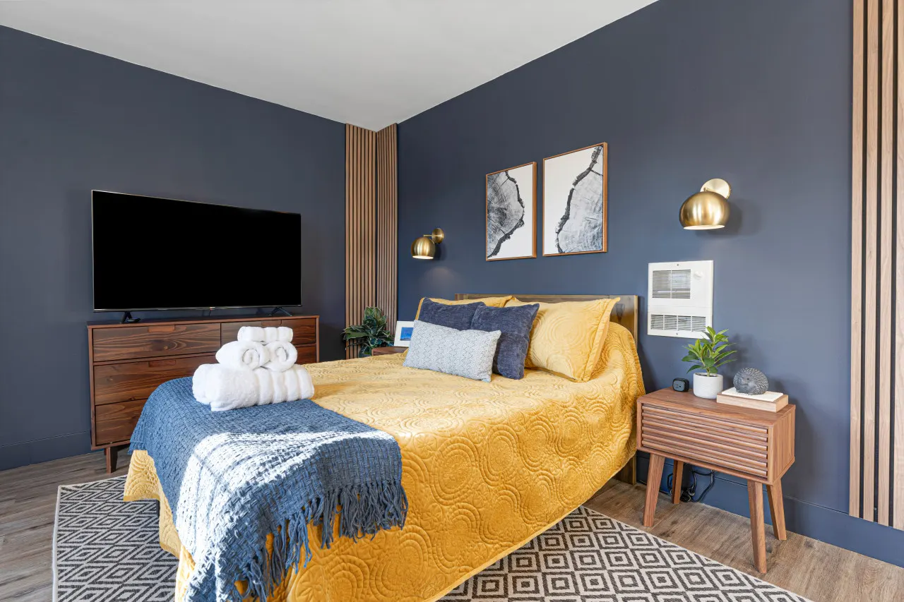 Chic Oasis: Contemporary Studio in National City 11