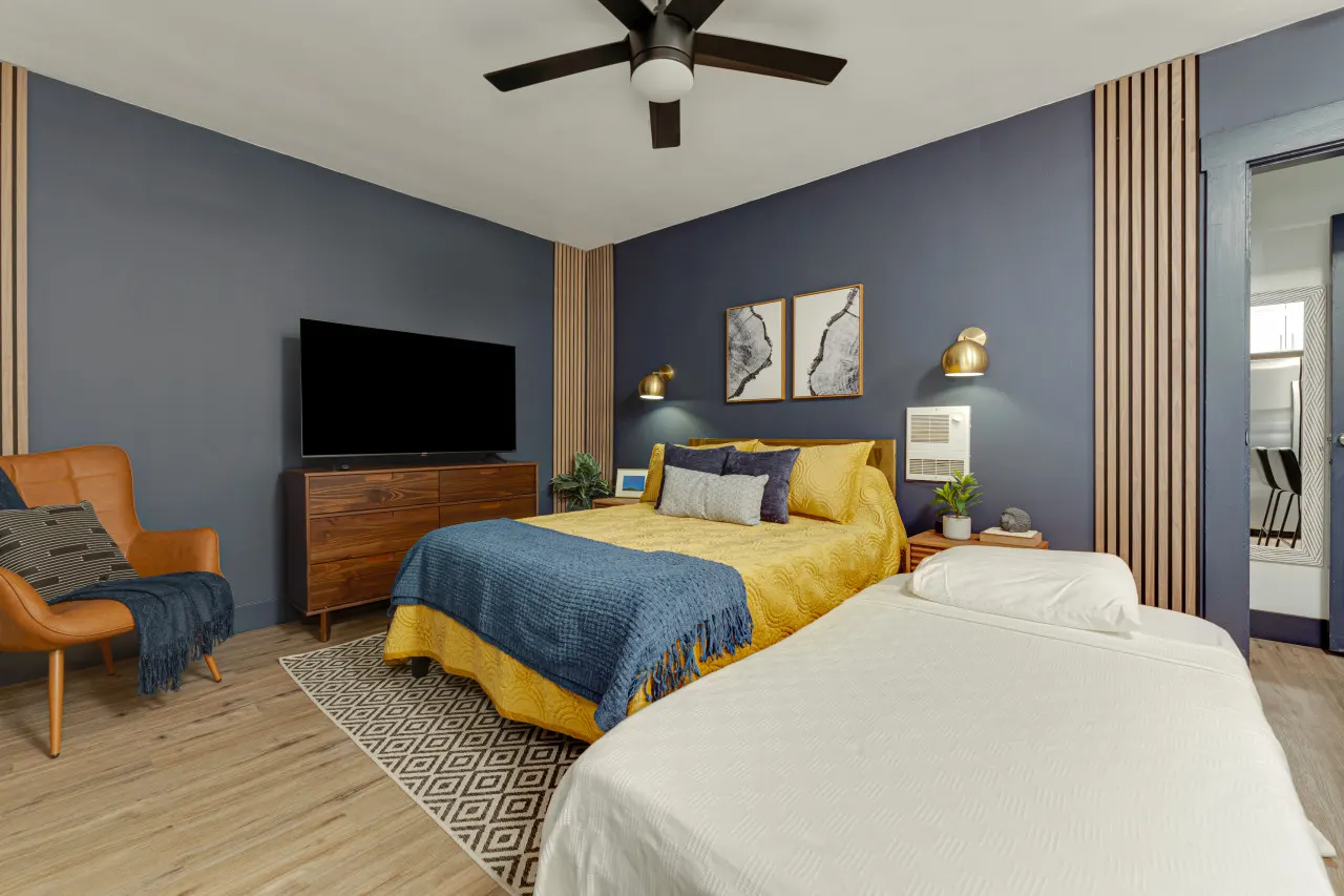 Chic Oasis: Contemporary Studio in National City 13