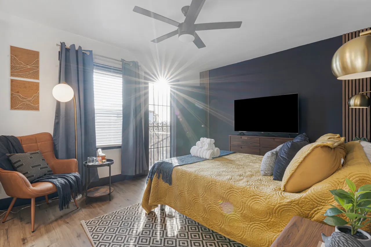 Chic Oasis: Contemporary Studio in National City 6