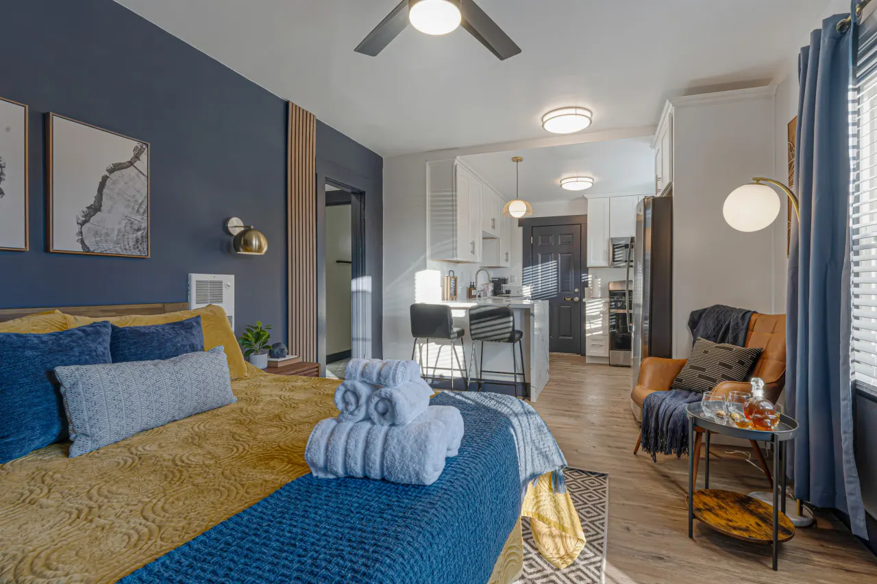 Chic Oasis: Contemporary Studio in National City 8