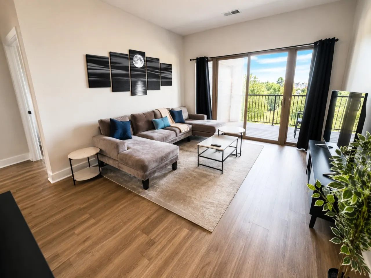 Executive 3BR Downtown Birmingham W/ Game Table 9H 4