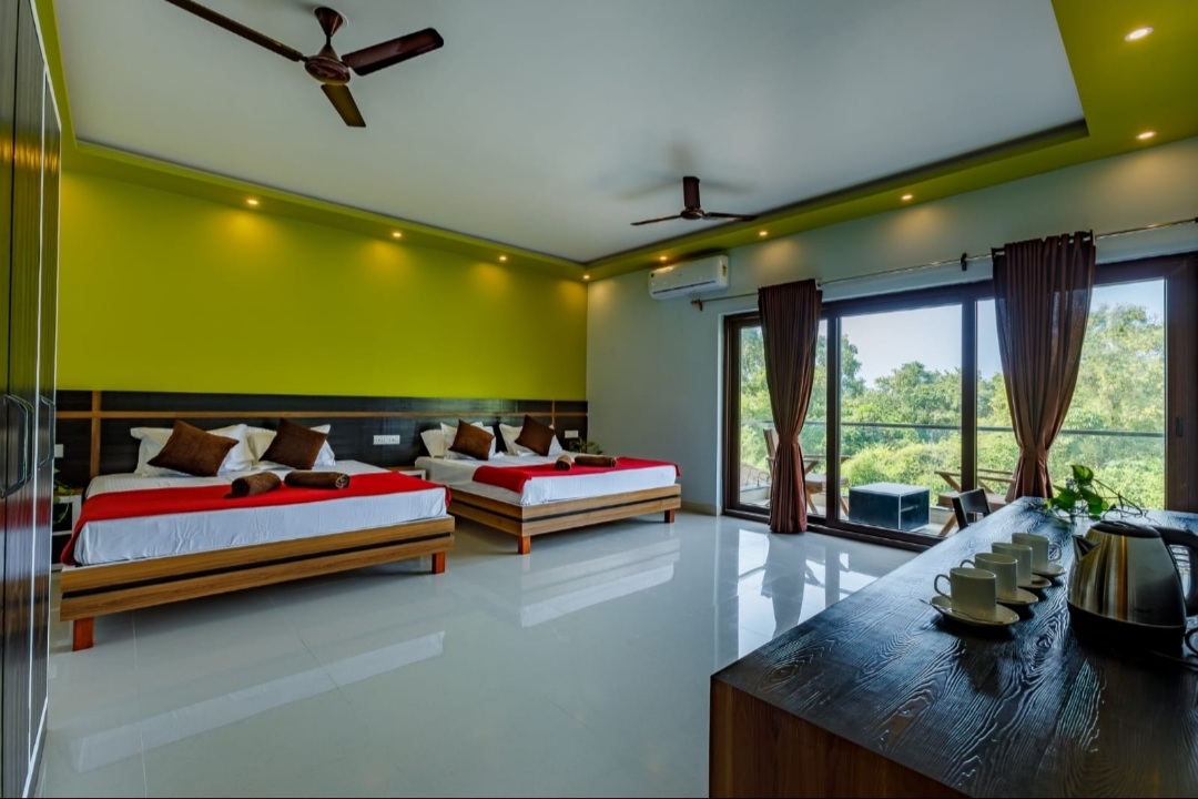 Deluxe Room with Balcony @ Om Shanti Residence 9
