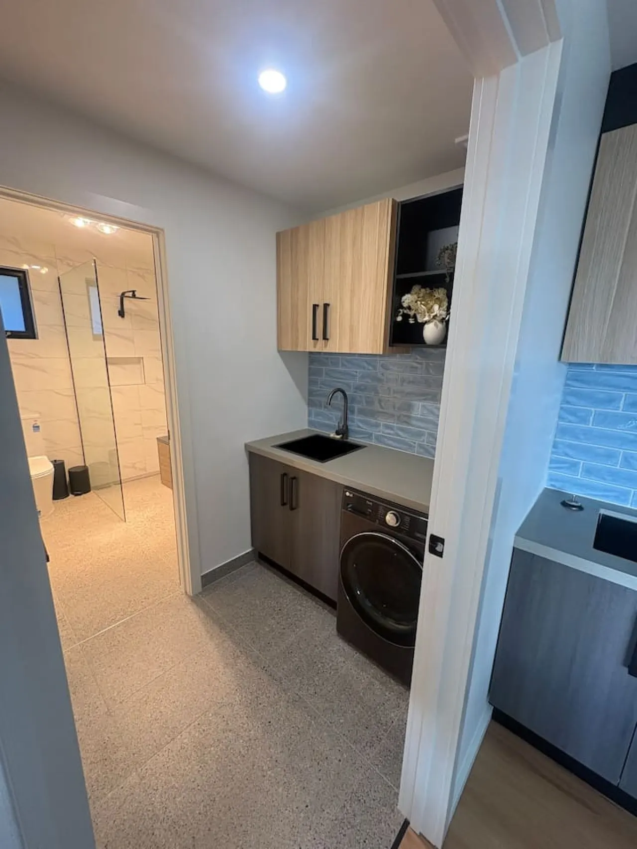 Waterfront Studio, King Bed, Own Entrance & BBQ 9