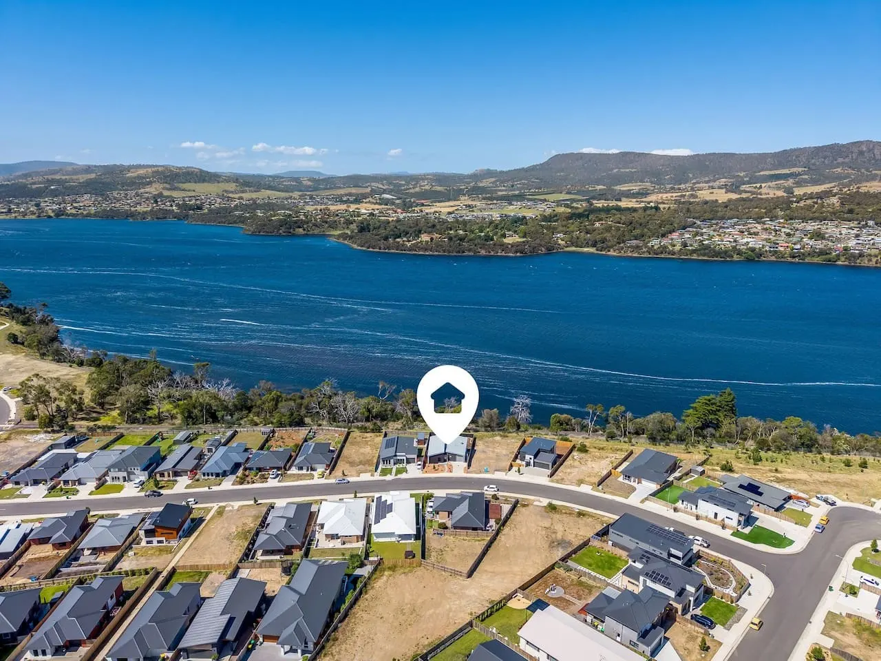 Waterfront Studio, King Bed, Own Entrance & BBQ 17