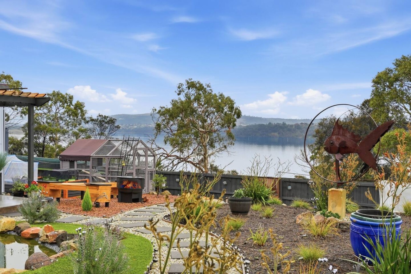 Waterfront Studio, King Bed, Own Entrance & BBQ 6