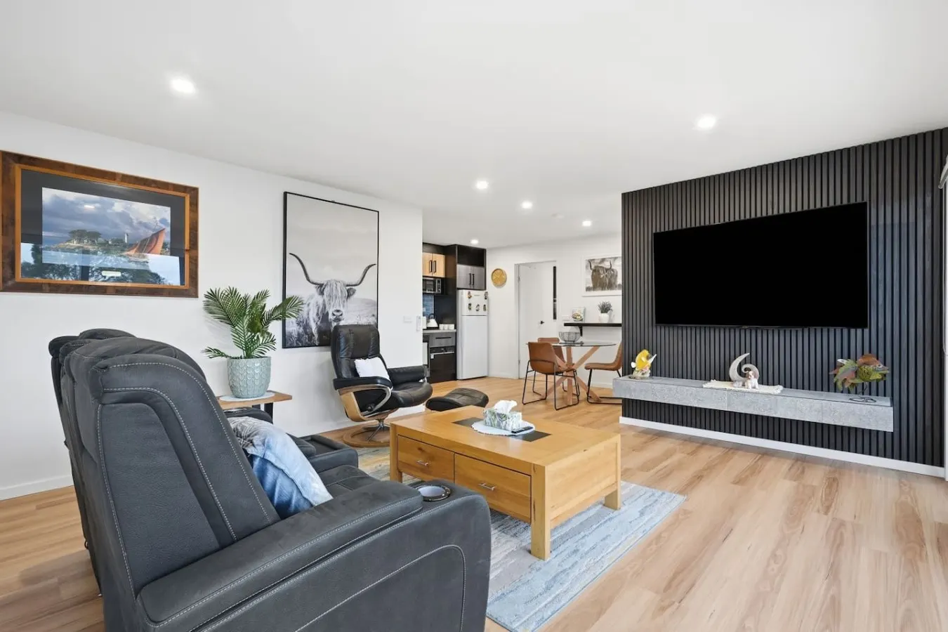 Waterfront Studio, King Bed, Own Entrance & BBQ 7