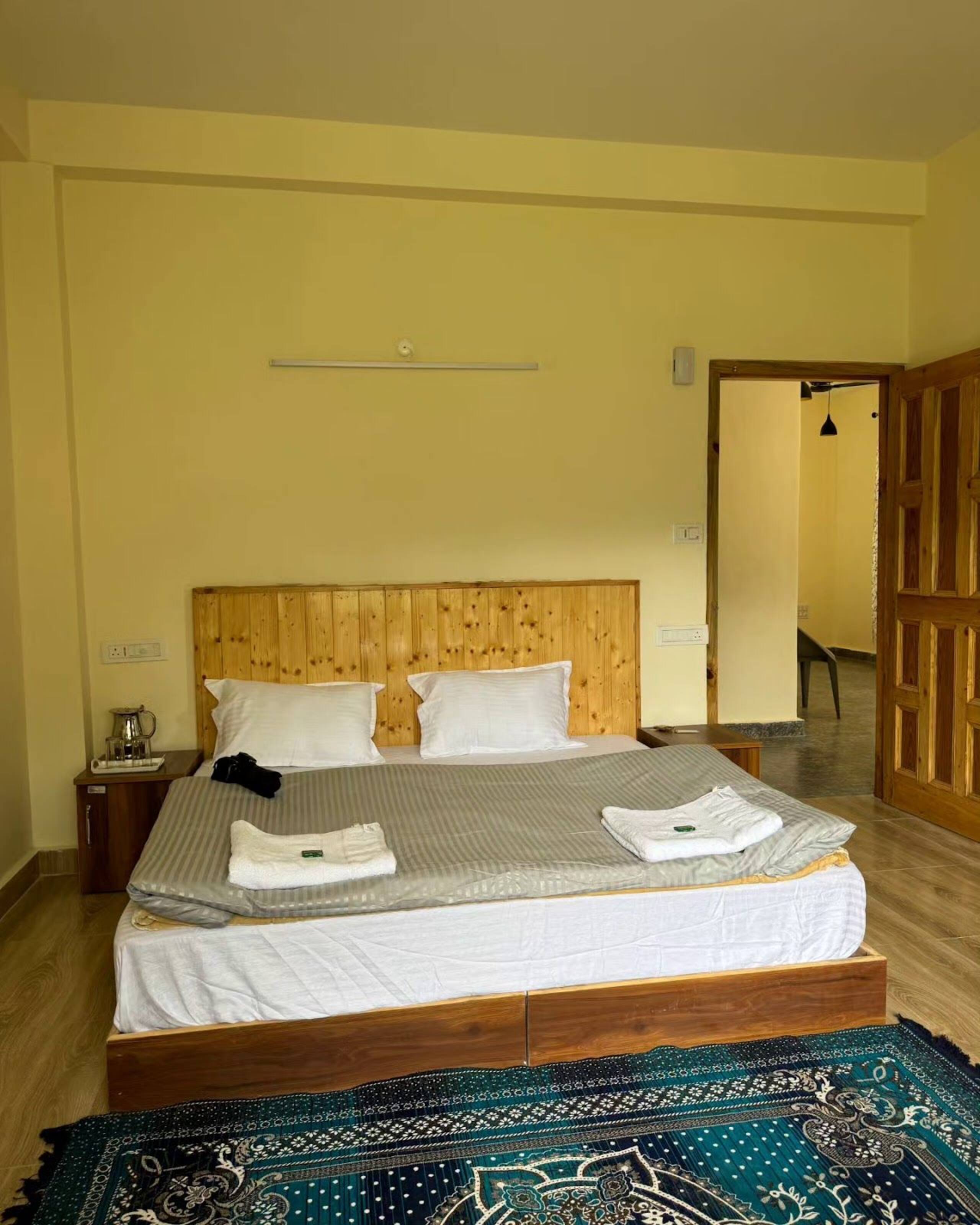Orchard Homestay near Roerich Gallery, HP
