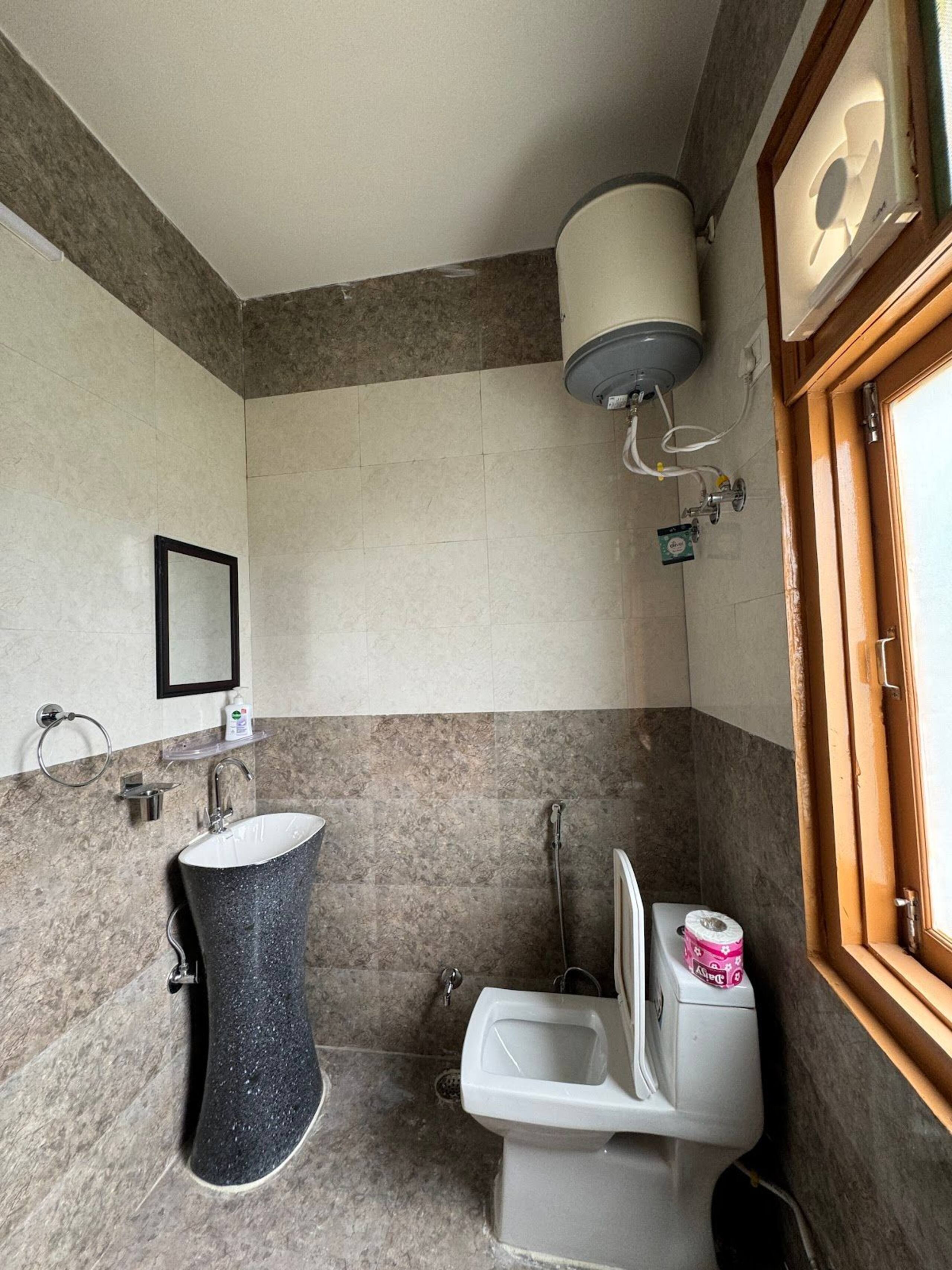 Orchard Homestay near Roerich Gallery, HP 7