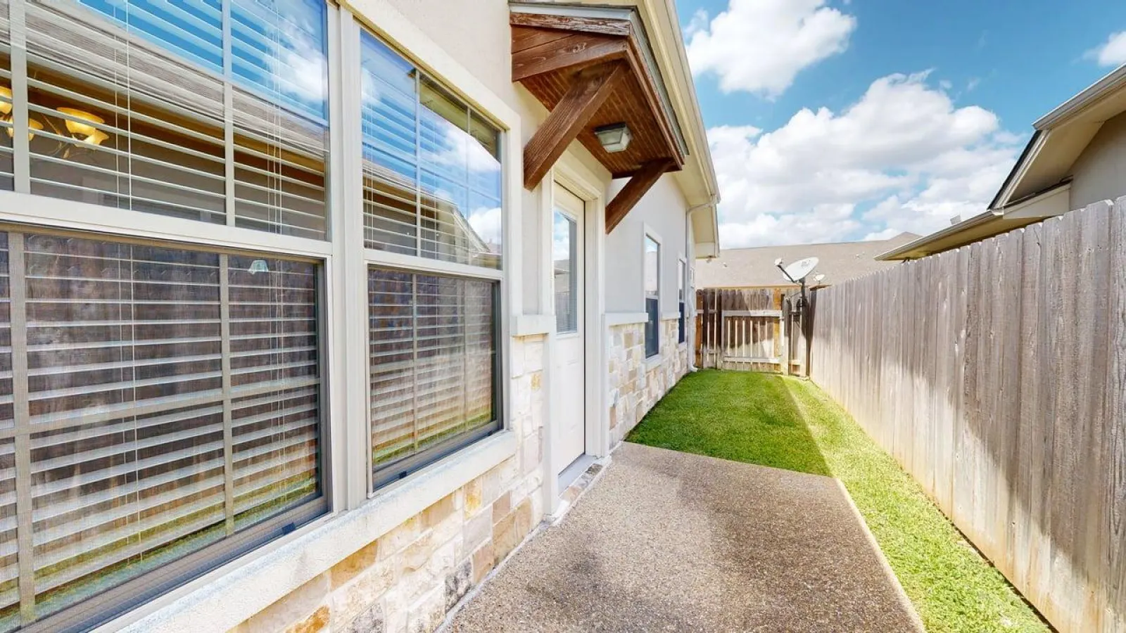 Down Home Townhome - EV Charger 17