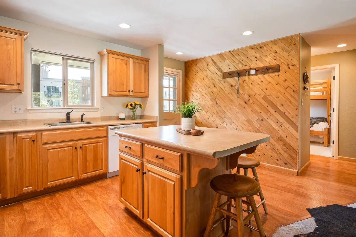 Walk to Town + Ski Shuttle | Pool & Hot Tubs