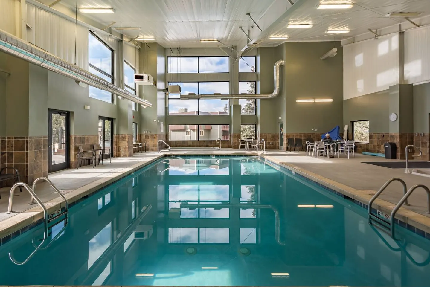 Walk to Town + Ski Shuttle Pool & Hot Tubs 11