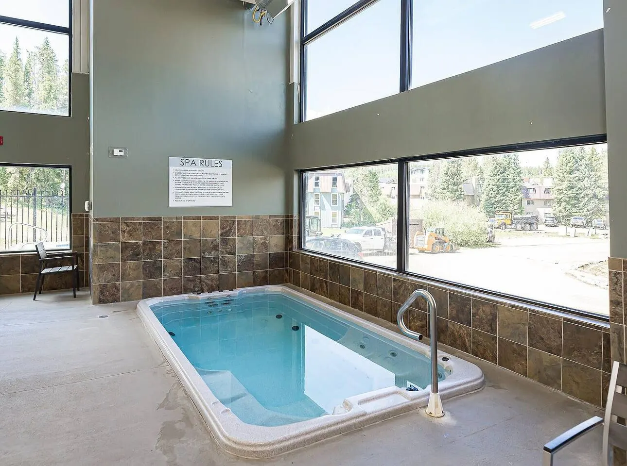 Walk to Town + Ski Shuttle Pool & Hot Tubs 12