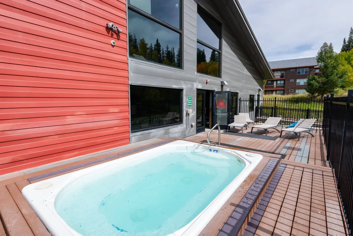 Walk to Town + Ski Shuttle Pool & Hot Tubs 13