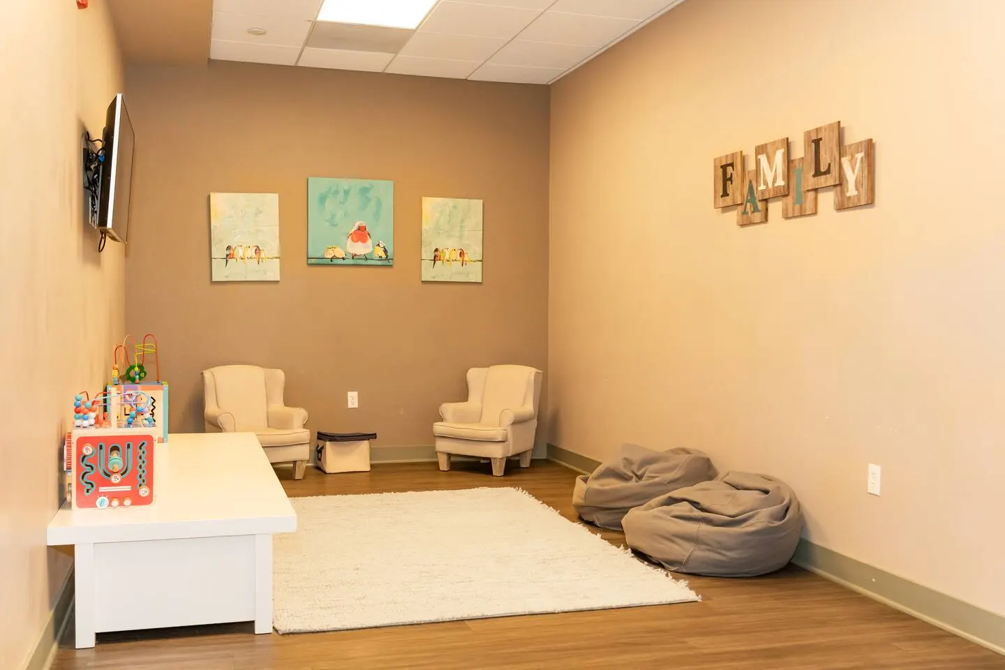 Walk to Town + Ski Shuttle Pool & Hot Tubs 14