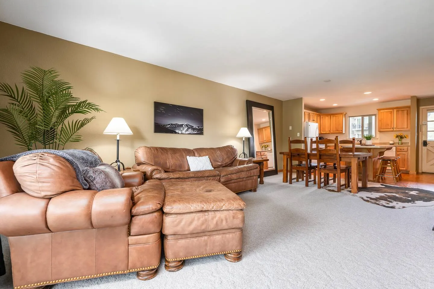 Walk to Town + Ski Shuttle Pool & Hot Tubs 15