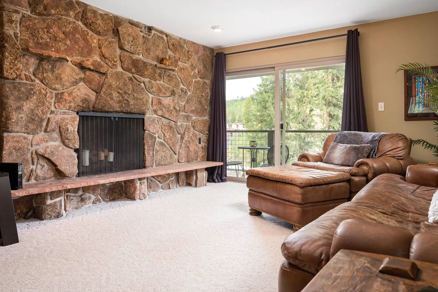 Walk to Town + Ski Shuttle Pool & Hot Tubs 16