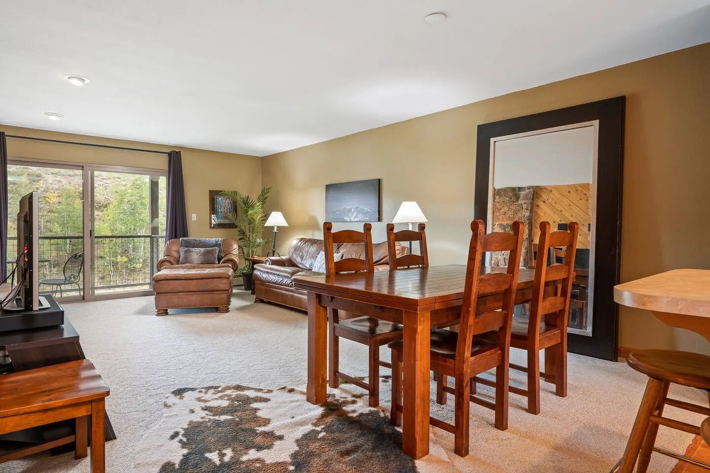 Walk to Town + Ski Shuttle Pool & Hot Tubs 17