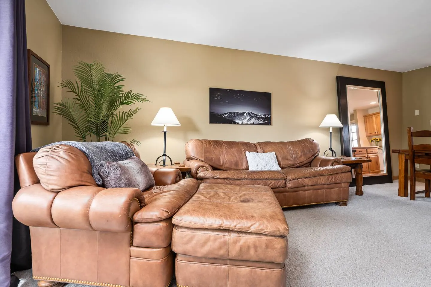 Walk to Town + Ski Shuttle Pool & Hot Tubs 18