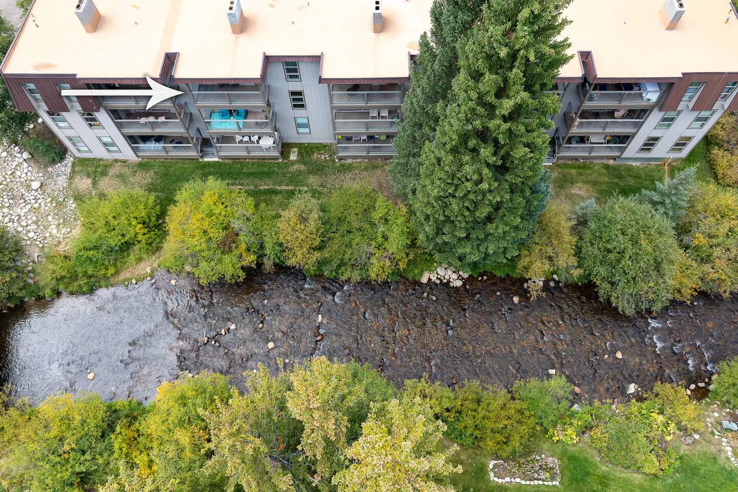Walk to Town + Ski Shuttle Pool & Hot Tubs 7