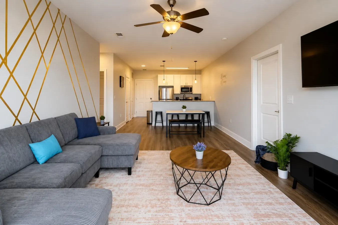 Stylish 2BR Balcony + UAB Access 2