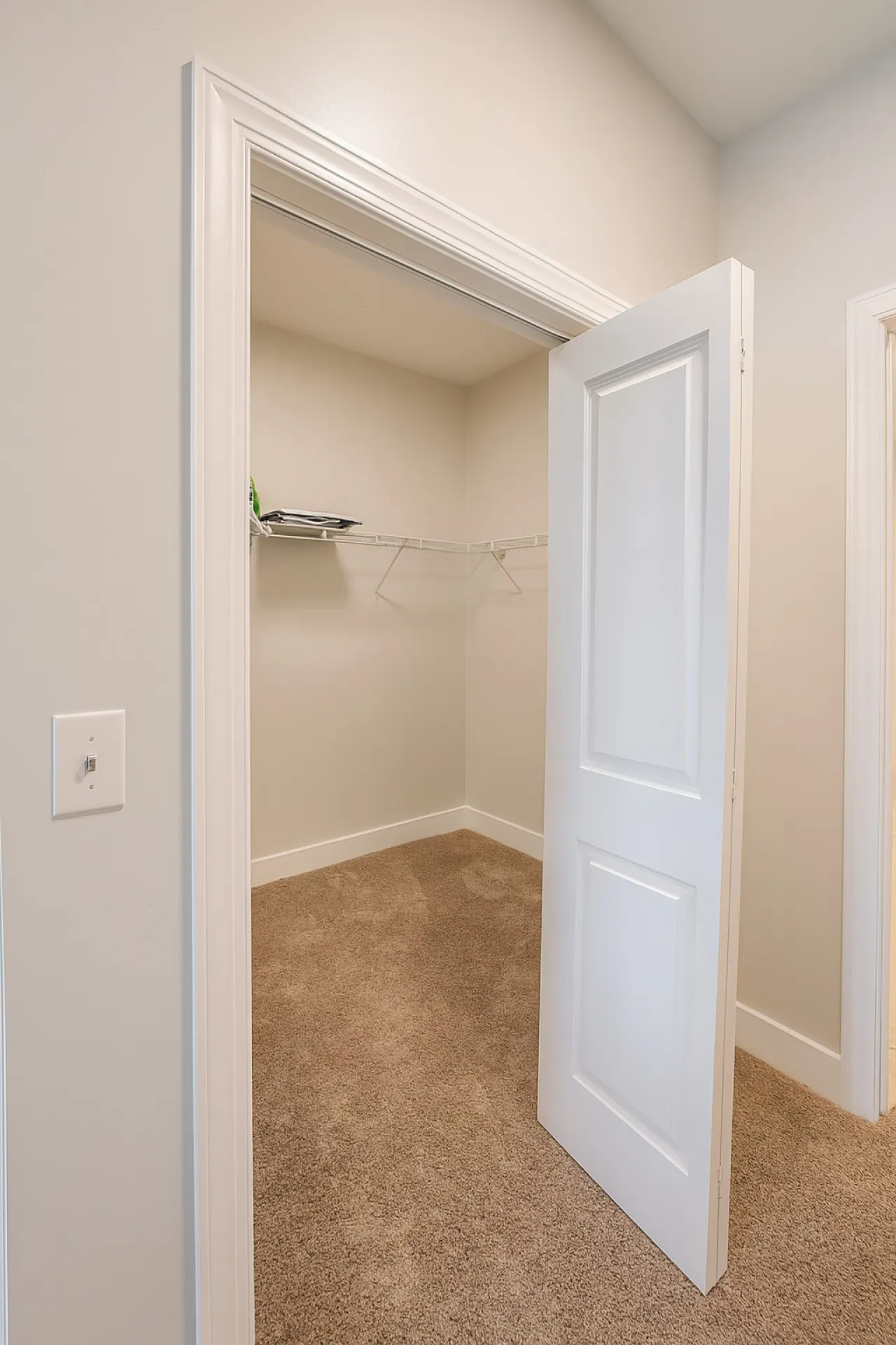 Stylish 2BR Balcony + UAB Access 18