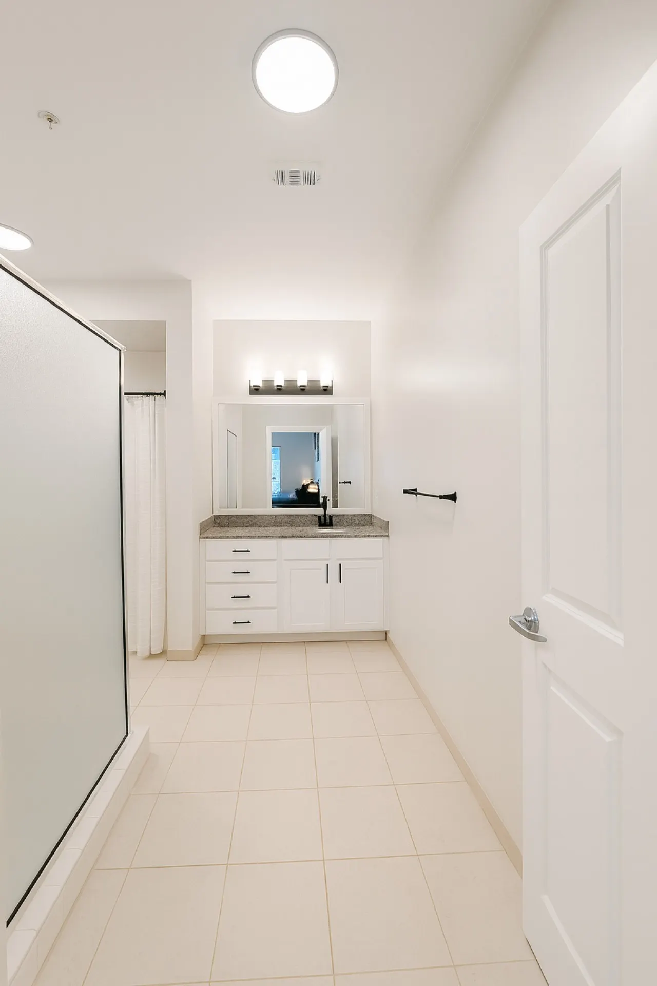 Stylish 2BR Balcony + UAB Access 20