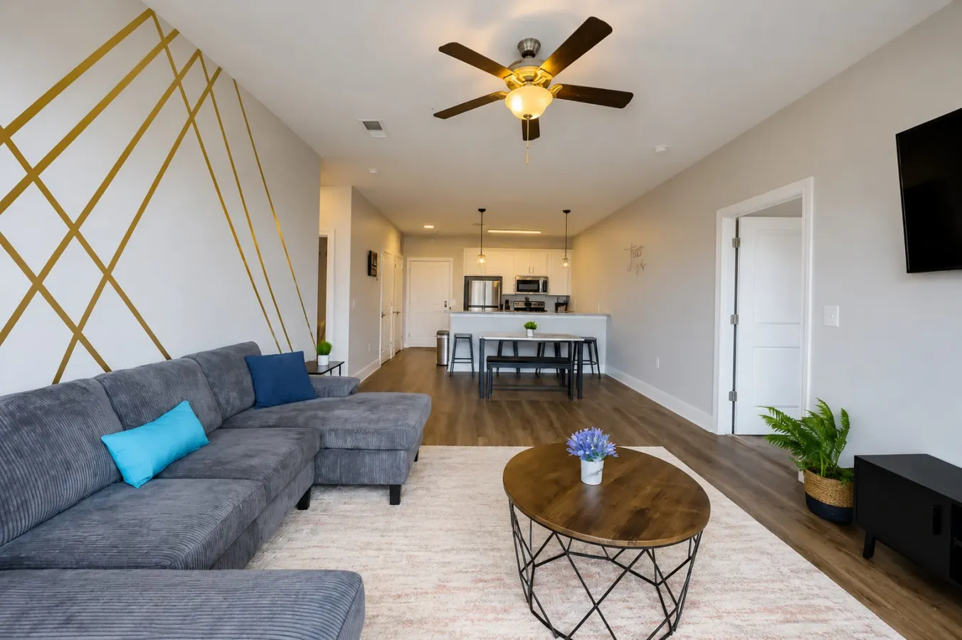 Stylish 2BR Balcony + UAB Access 5