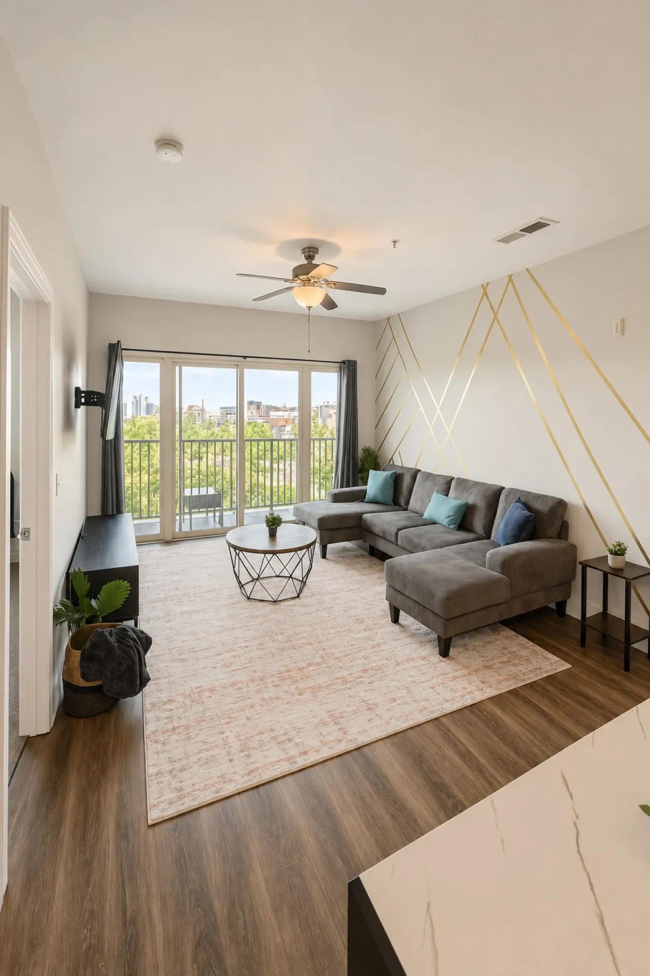 Stylish 2BR Balcony + UAB Access 6