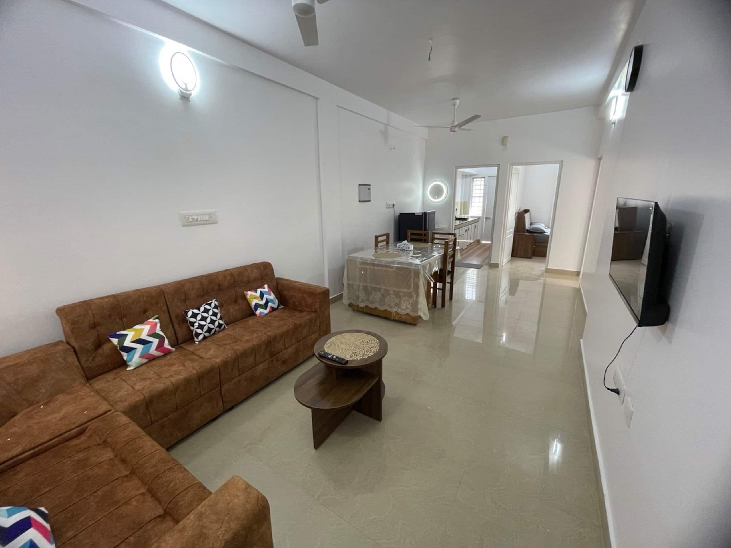 Urban Loft 2BHK 102 10 min to Lulu w/ greenery
