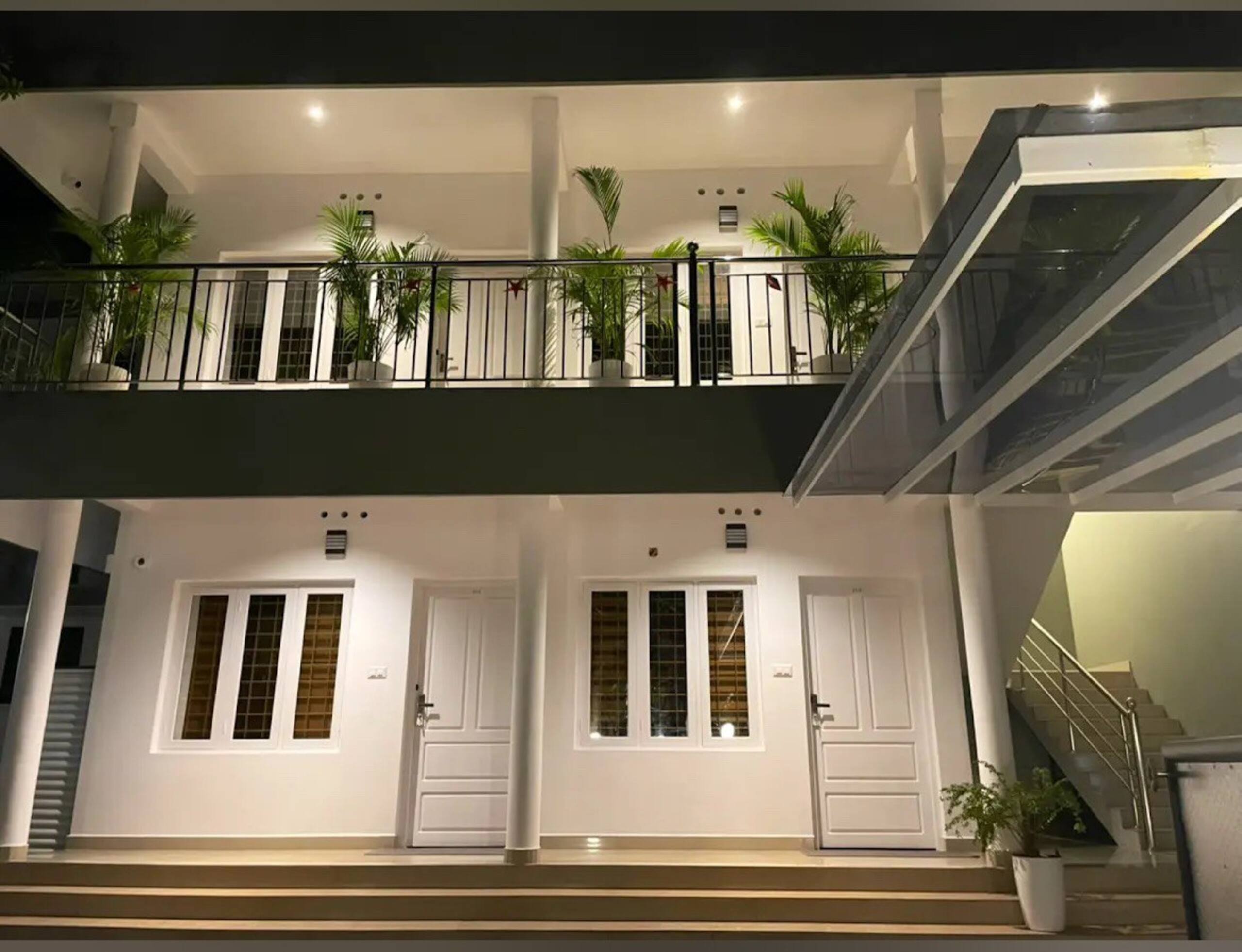Urban Loft 2BHK 102 10 min to Lulu w/ greenery 17