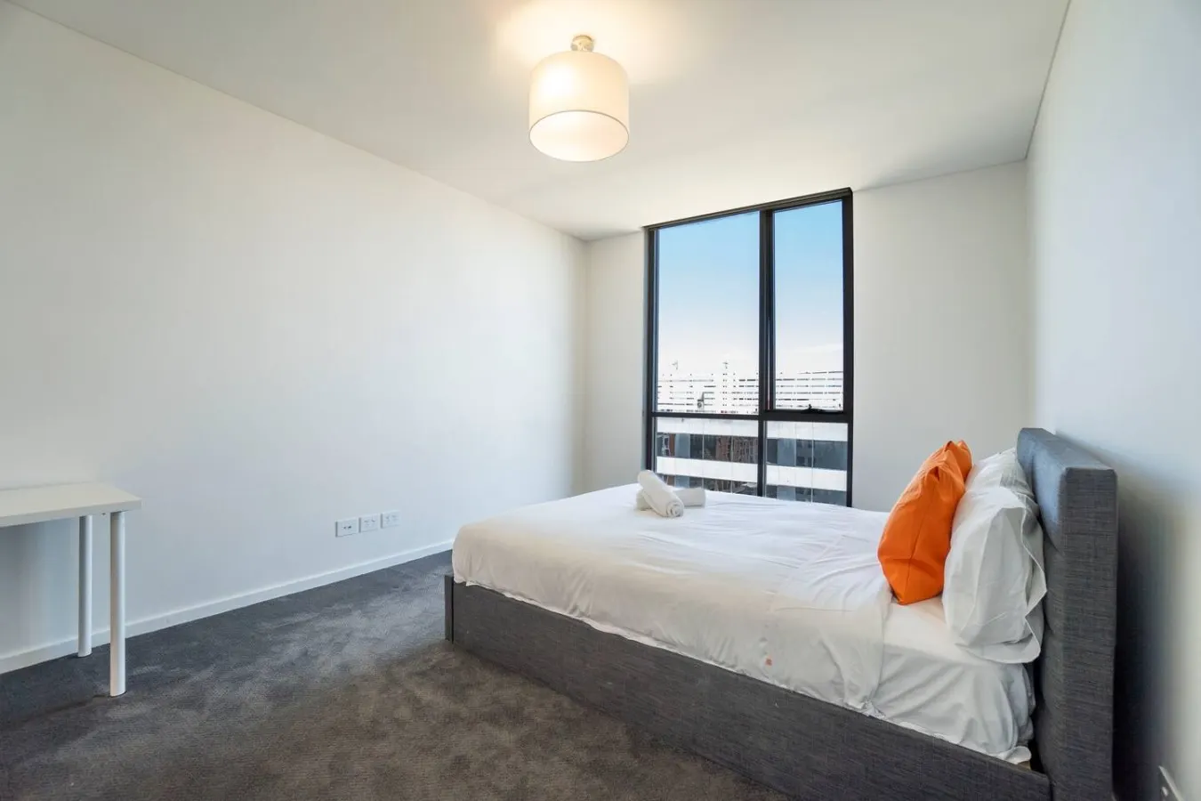 Spacious 3BR Haven 2 Min to Station & market 10