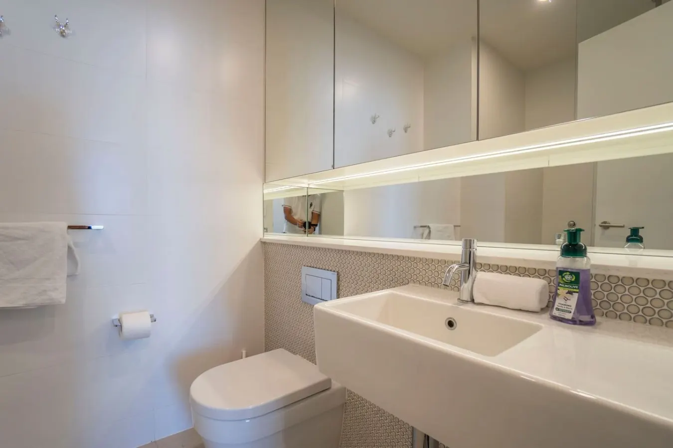 Spacious 3BR Haven 2 Min to Station & market 12