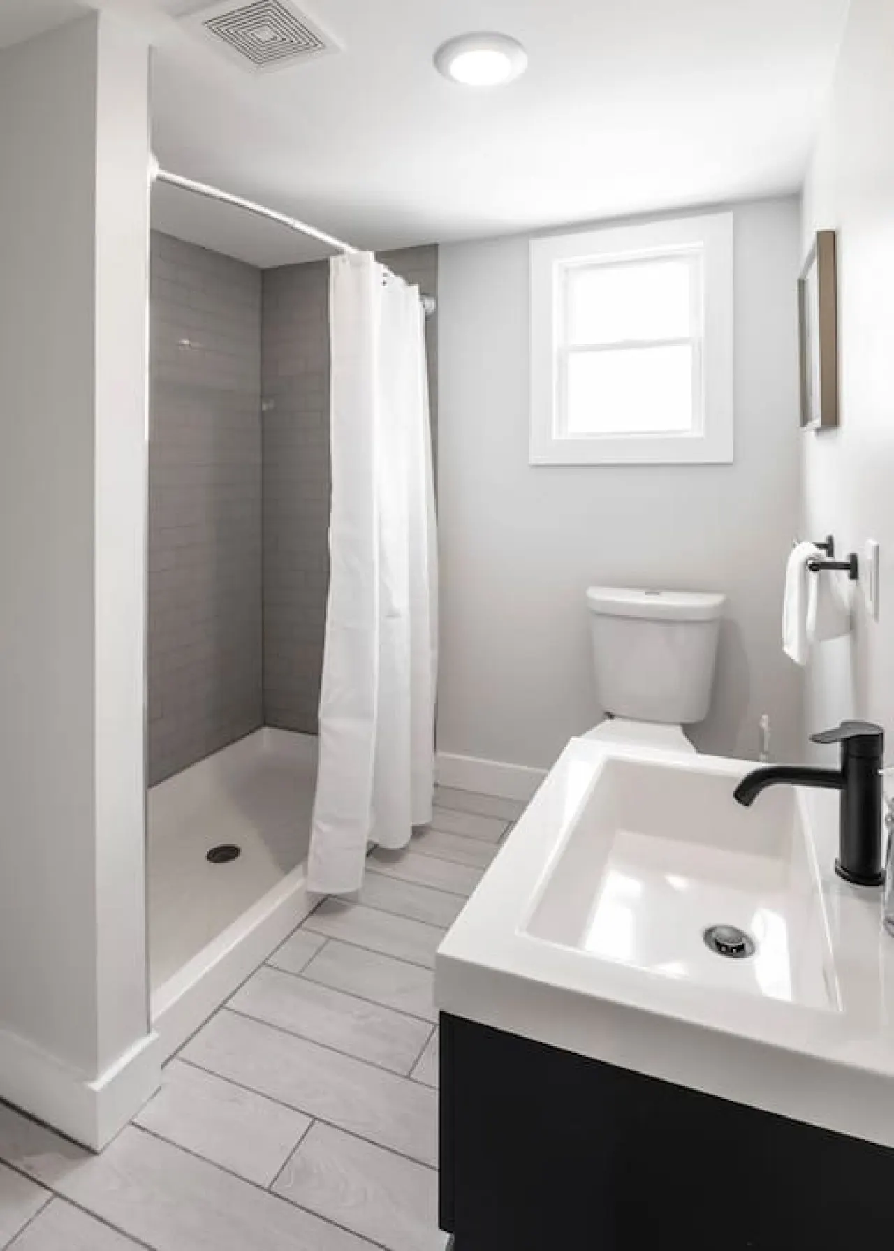 Deluxe 4-Bedroom w Huge Deck 3-Min to Downtown! 19