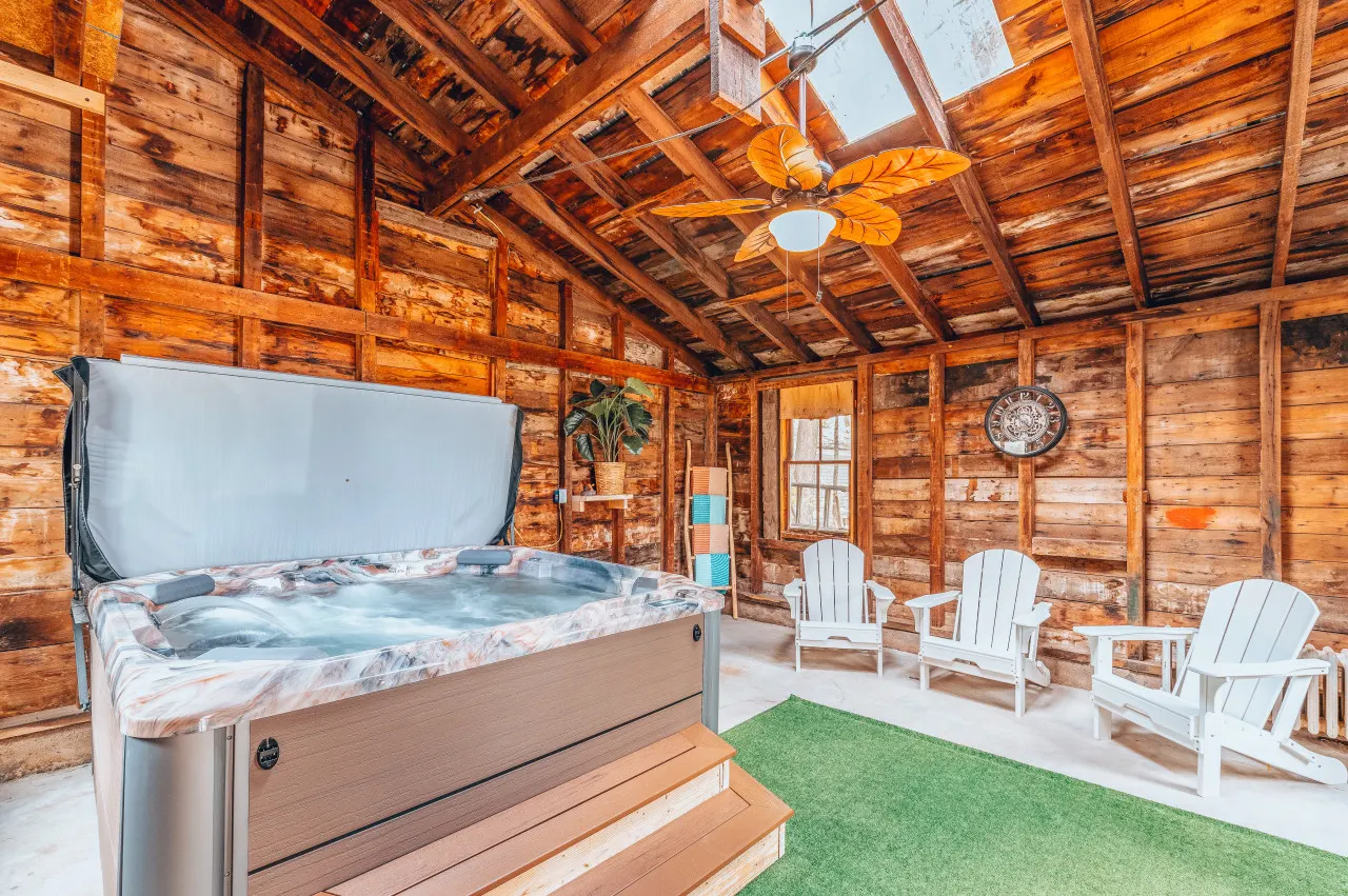 Location!Location!Pets & hot tub 1