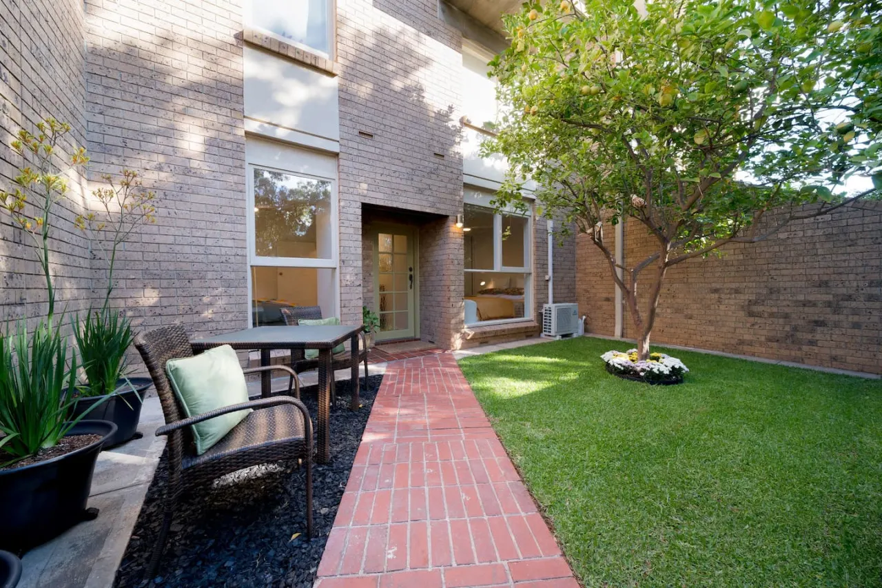 Honeyeater Hidden Gem—Stylish Courtyard in the CBD 5