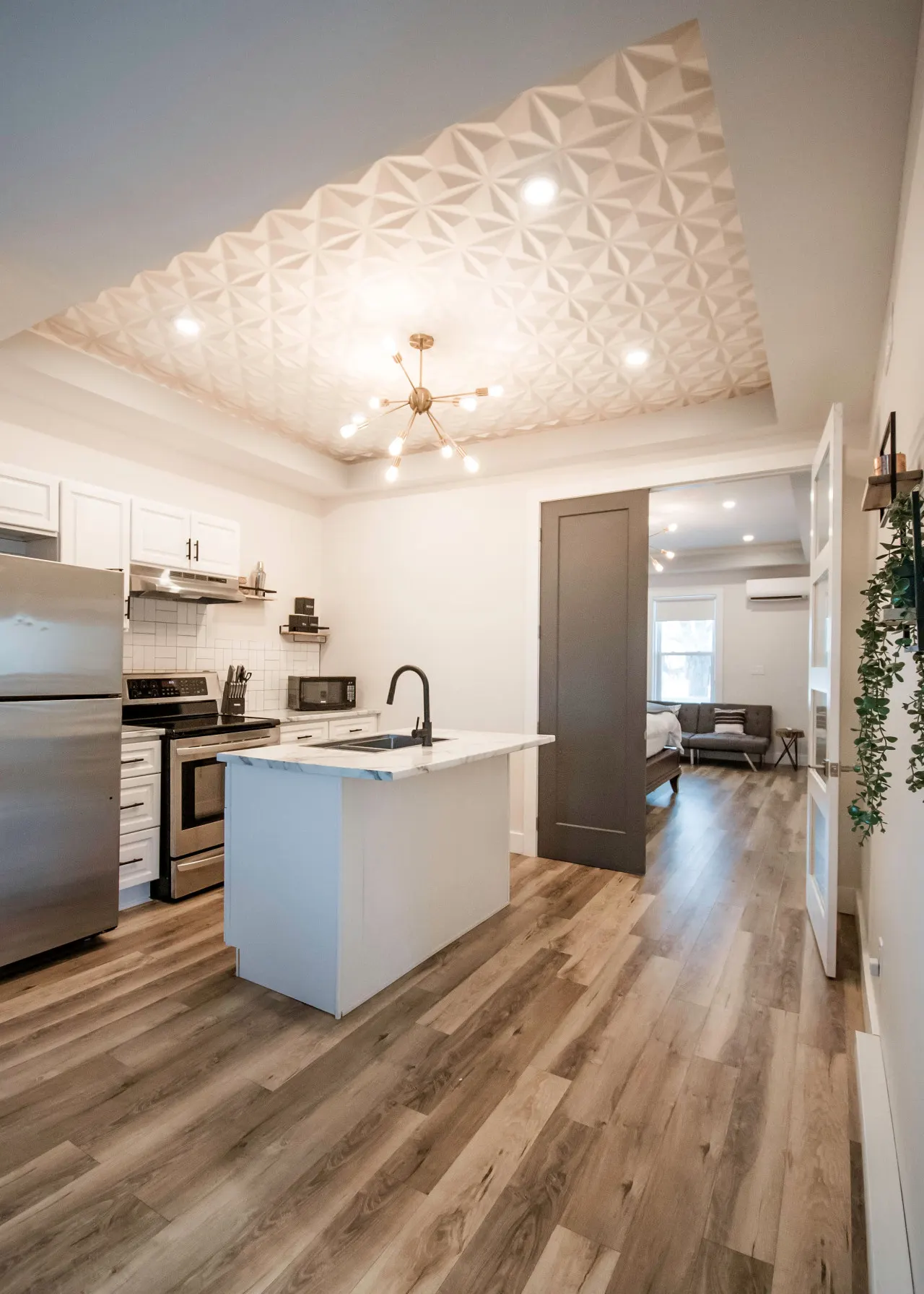 Cozy & Stylish One-Bedroom Apartment Near Downtown Moncton — photo 3
