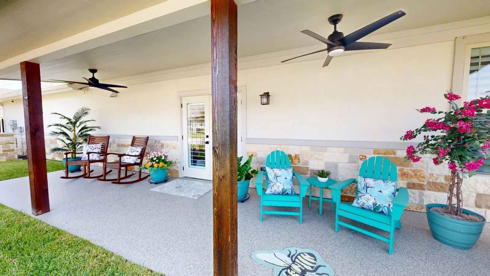 Magnolia Villa - Fenced Yard & Patio
