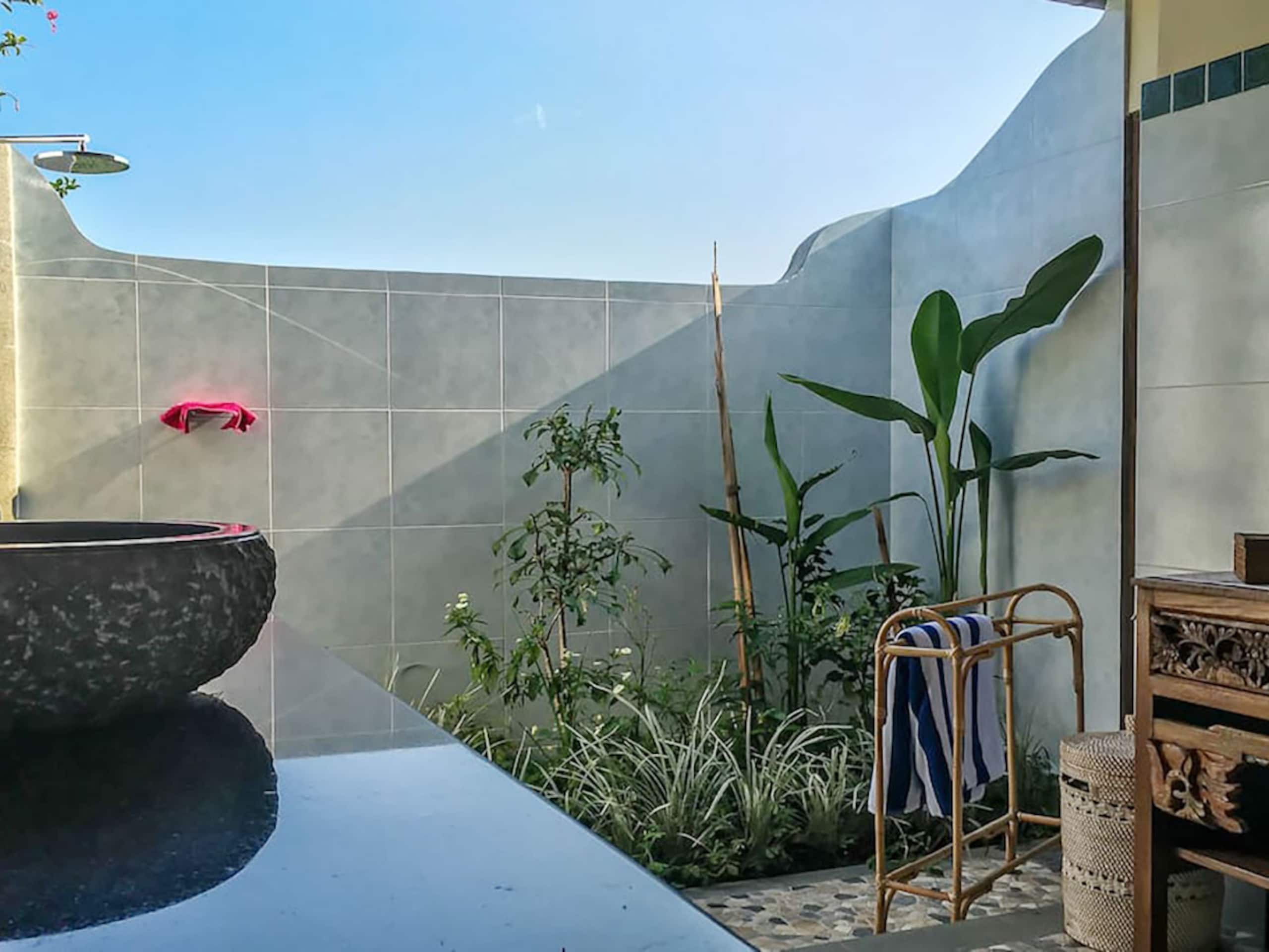 Spacious Ubud 3 br salt pool & views 10