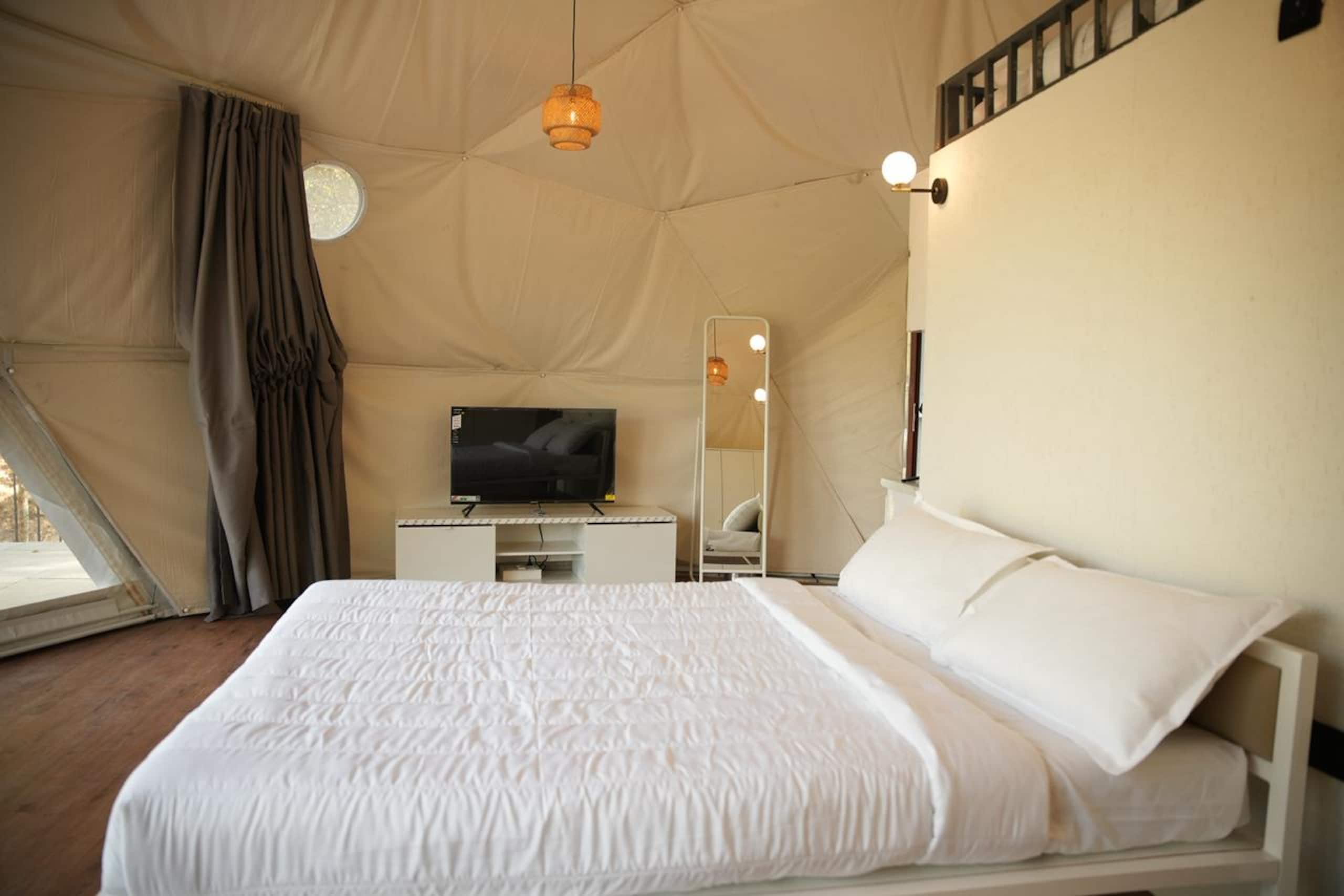 Private Forest Dome Retreat Pool & Nature Trails 9