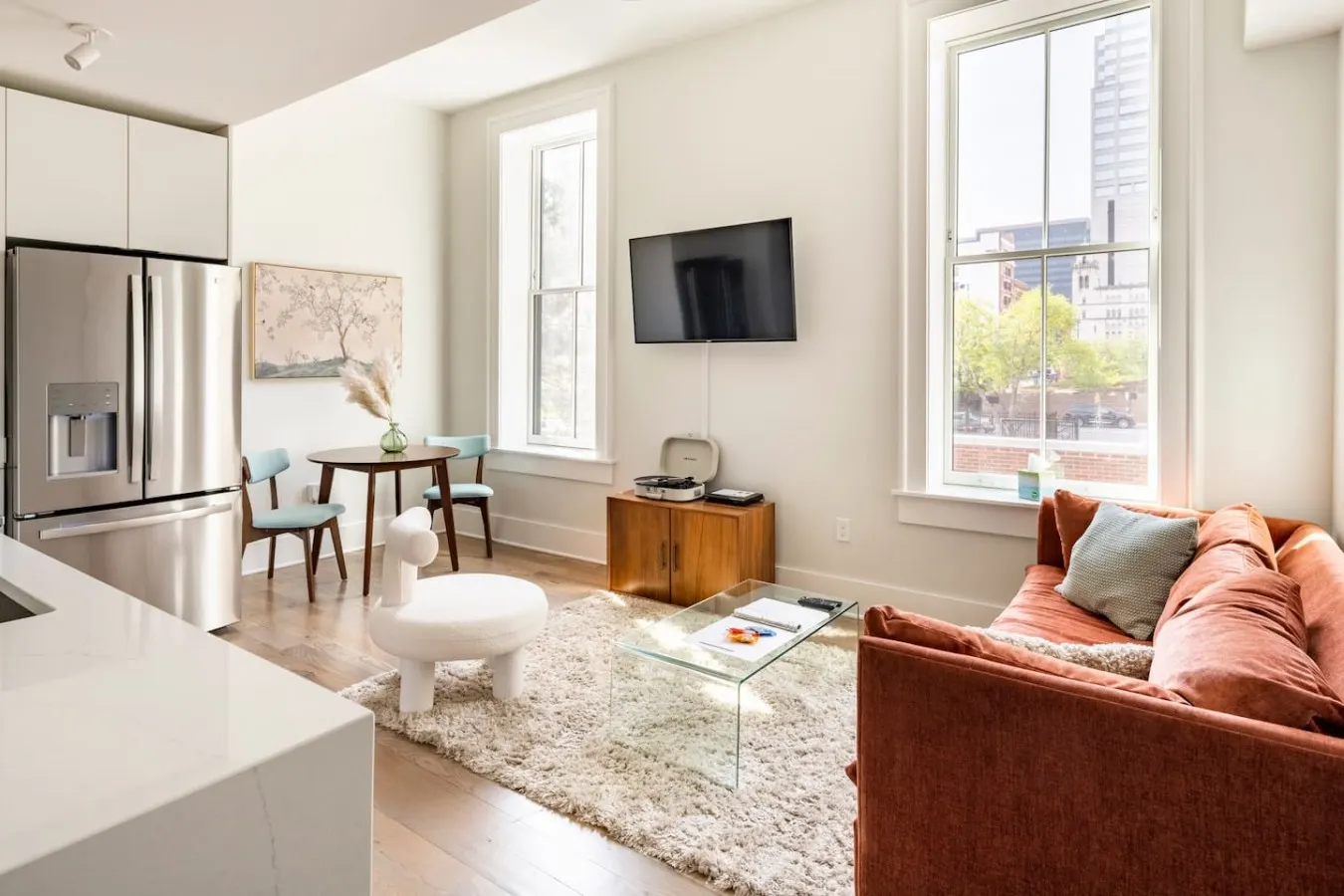Centrally Located, Free Garage Parking! 1
