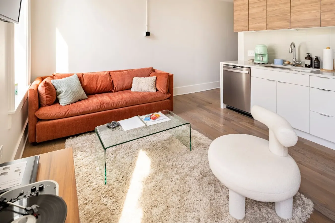 Centrally Located, Free Garage Parking! 3