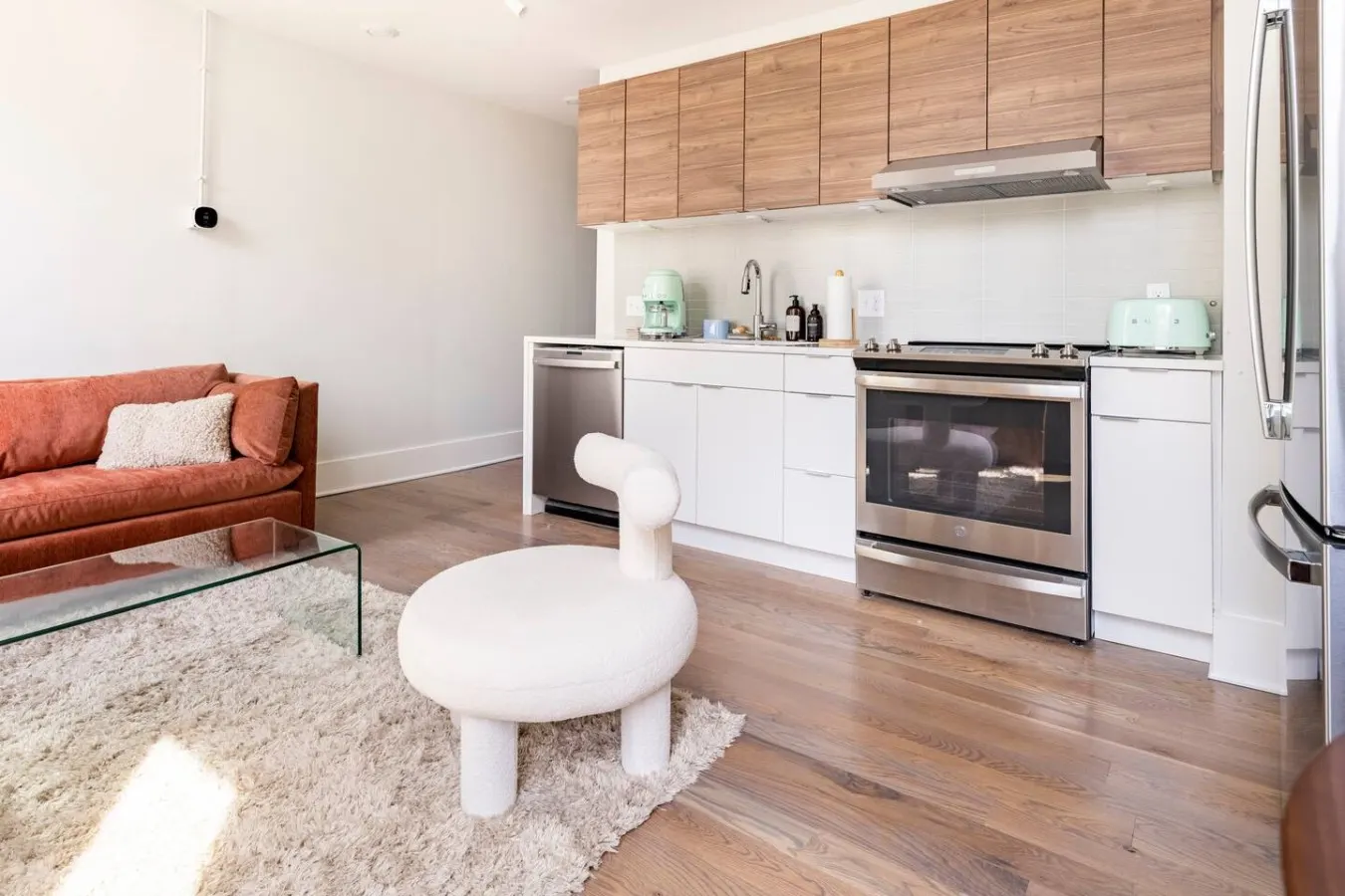 Centrally Located, Free Garage Parking! 6